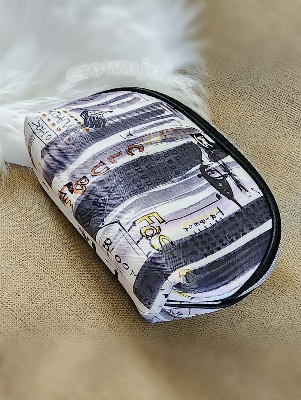 Izak Zenou Bendel Girl Doggie Cosmetic Clutch Bag NYC Dog Theme - Picture 2 of 8